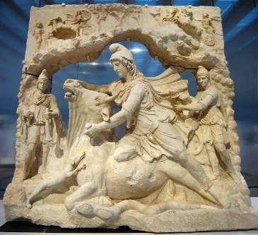 sculpture du dieu mithra